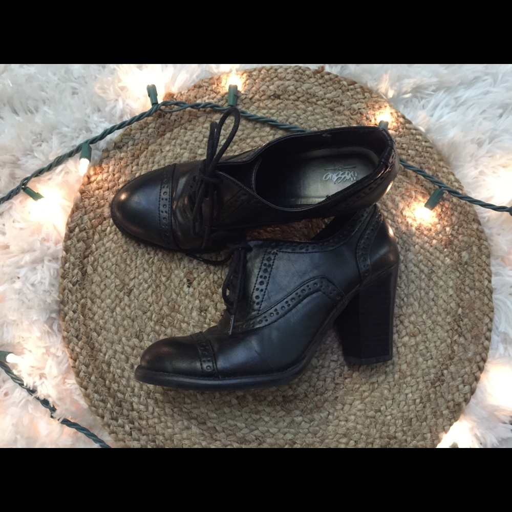 Black Oxford Heels.